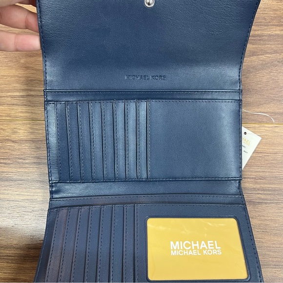 MICHAEL KORS Jet Set Travel Large Navy Blue Chevron Trifold Wallet NWT - Picture 6 of 13